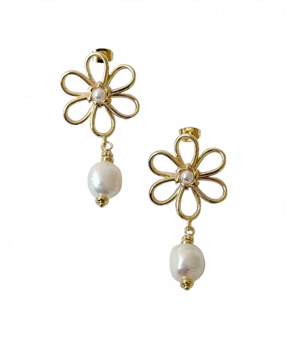 NEW TRAMPS+THIEVES women's myles flower pearl earrings in gold